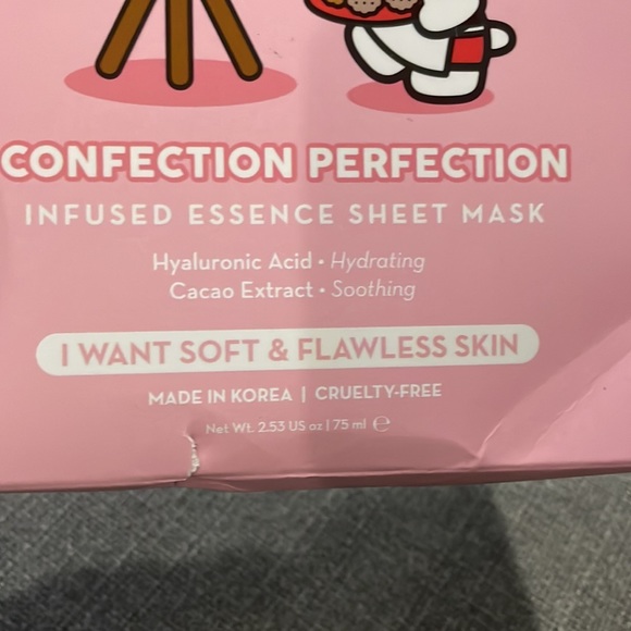 The Crème Shop x Hello Kitty Face Masks Confection Perfection infused essence - Picture 3 of 13